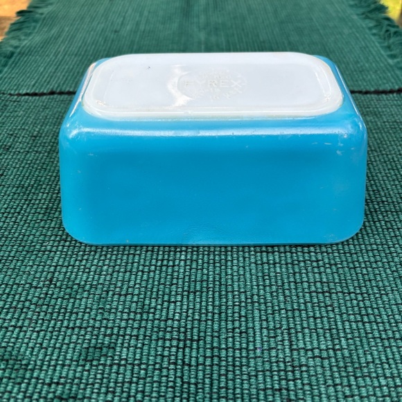 Vintage Pyrex Refrigerator Dish Blue #502B Medium - Picture 2 of 3